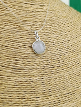 Cargar imagen en el visor de la galería, Colgante Piedra Luna Pequeño Mod. 5

