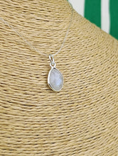 Cargar imagen en el visor de la galería, Colgante Piedra Luna Pequeño Mod. 3

