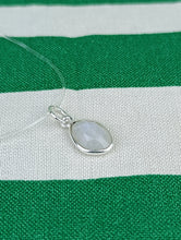 Cargar imagen en el visor de la galería, Colgante Piedra Luna Pequeño Mod. 3
