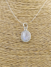 Cargar imagen en el visor de la galería, Colgante Piedra Luna Pequeño Mod. 2
