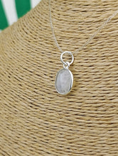 Cargar imagen en el visor de la galería, Colgante Piedra Luna Pequeño Mod. 2
