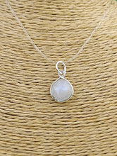 Cargar imagen en el visor de la galería, Colgante Piedra Luna Pequeño Mod.1

