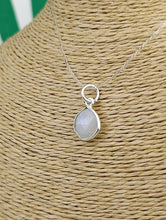 Cargar imagen en el visor de la galería, Colgante Piedra Luna Pequeño Mod.1
