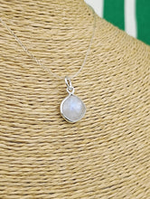 Cargar imagen en el visor de la galería, Colgante Piedra Luna Pequeño Mod.1
