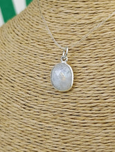 Cargar imagen en el visor de la galería, Colgante Piedra Luna Mediana Mod. 5
