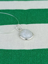 Cargar imagen en el visor de la galería, Colgante Piedra Luna Mediana Mod. 5
