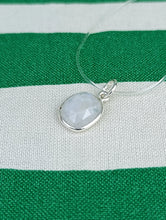 Cargar imagen en el visor de la galería, Colgante Piedra Luna Mediana Mod. 5
