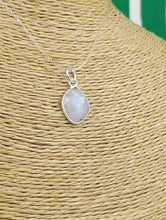 Cargar imagen en el visor de la galería, Colgante Piedra Luna Mediana Mod. 6

