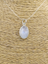 Cargar imagen en el visor de la galería, Colgante Piedra Luna Mediana Mod. 2
