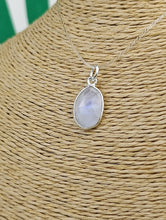Cargar imagen en el visor de la galería, Colgante Piedra Luna Mediana Mod. 2
