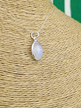 Cargar imagen en el visor de la galería, Colgante Piedra Luna Mediana Mod. 2
