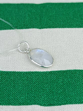 Cargar imagen en el visor de la galería, Colgante Piedra Luna Mediana Mod. 2
