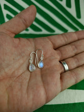Cargar imagen en el visor de la galería, Pendientes Plata Lagrima Piedra Luna Mod. 1
