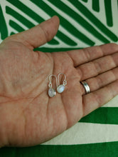 Cargar imagen en el visor de la galería, Pendientes Plata Lagrima Piedra Luna Mod. 4
