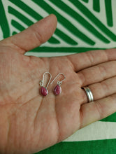 Cargar imagen en el visor de la galería, Pendientes Plata Lagrima Thulita Mod. 1
