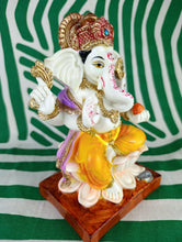 Cargar imagen en el visor de la galería, Ganesha Trono Color Grande

