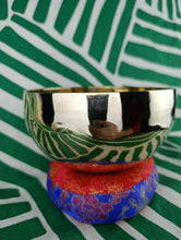 Cargar imagen en el visor de la galería, Cuenco Tibetano Shanti 15 cm
