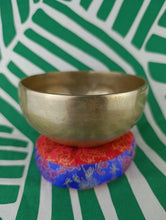Cargar imagen en el visor de la galería, Cuenco Tibetano Omh
