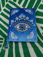Cargar imagen en el visor de la galería, Cuaderno de Terciopelo Azul 3º Ojo
