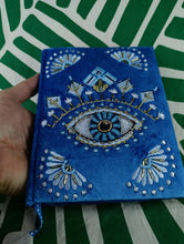 Cargar imagen en el visor de la galería, Cuaderno de Terciopelo Azul 3º Ojo
