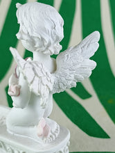 Cargar imagen en el visor de la galería, Quemador de Incienso Querubin Corazon
