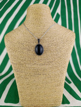 Cargar imagen en el visor de la galería, Colgante Onix Negro Acero Oval
