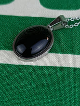 Cargar imagen en el visor de la galería, Colgante Onix Negro Acero Oval
