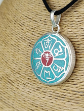 Cargar imagen en el visor de la galería, Colgante Tibetano Buda Eyes Rojo
