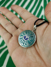 Cargar imagen en el visor de la galería, Colgante Tibetano Buda Eyes Azul
