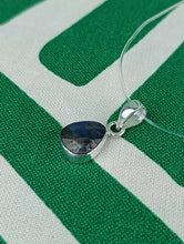Cargar imagen en el visor de la galería, Colgante Gota Labradorita Plata Mod 1
