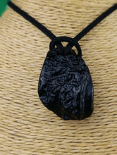 Cargar imagen en el visor de la galería, Colgante Tectita Negra Mod 2 (Meteorito)
