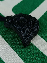 Cargar imagen en el visor de la galería, Colgante Tectita Negra Mod 1 (Meteorito)
