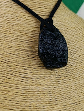 Cargar imagen en el visor de la galería, Colgante Tectita Negra Mod 5 (Meteorito)
