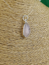 Cargar imagen en el visor de la galería, Colgante Cuarzo Rosa Plata Mod 7
