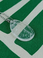 Cargar imagen en el visor de la galería, Colgante Cuarzo Cristal Huevo Mod 2

