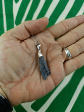 Cargar imagen en el visor de la galería, Colgante Taramita (Escoba de Bruja) Mod. 9
