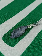 Cargar imagen en el visor de la galería, Colgante Taramita (Escoba de Bruja) Mod. 12
