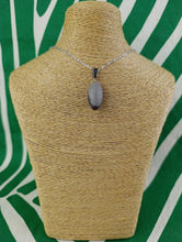 Cargar imagen en el visor de la galería, Colgante Shiva Lingam Mod 6 Pequeño
