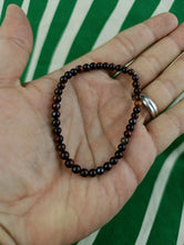 Cargar imagen en el visor de la galería, Pulsera Ojo de Tigre Rojo 4 mm
