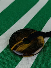 Cargar imagen en el visor de la galería, Colgante Donut Ojo de Tigre Mod 3
