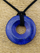 Cargar imagen en el visor de la galería, Colgante Donut Lapislazuli 40 mm
