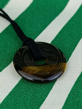 Cargar imagen en el visor de la galería, Colgante Donut Ojo de Tigre Mod 1
