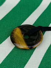 Cargar imagen en el visor de la galería, Colgante Donut Ojo de Tigre Mod 1

