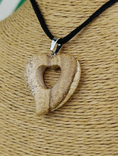 Cargar imagen en el visor de la galería, Colgante Jaspe Paisaje Corazon Mod. 2
