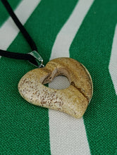 Cargar imagen en el visor de la galería, Colgante Jaspe Paisaje Corazon Mod. 2
