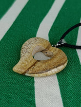 Cargar imagen en el visor de la galería, Colgante Jaspe Paisaje Corazon Mod. 2
