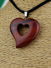Cargar imagen en el visor de la galería, Colgante Jaspe Rojo Corazon Mod. 6
