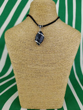 Cargar imagen en el visor de la galería, Colgante Obsidiana Nevada con Brillante Mod.2
