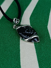 Cargar imagen en el visor de la galería, Colgante Obsidiana Nevada con Brillante Mod.2
