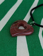 Cargar imagen en el visor de la galería, Colgante Jaspe Rojo Corazon Mod. 3

